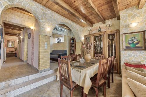 Gallery image of Green Boat Apartment with Sea View, by ZanteWize in Akrotiri