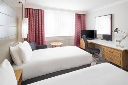 Ein Bett oder Betten in einem Zimmer der Unterkunft Holiday Inn Peterborough West by IHG