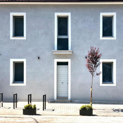 a building with a door and a tree in front of it at Dolce Nera B&B in Narni Scalo
