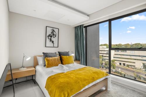 Una cama o camas en una habitación de The Park Central Residence - WITH GENERATOR