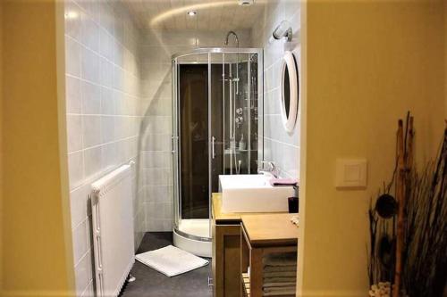 Koupelna v ubytování Maison de charme en Périgord 10 personnes La maison d'Albertine