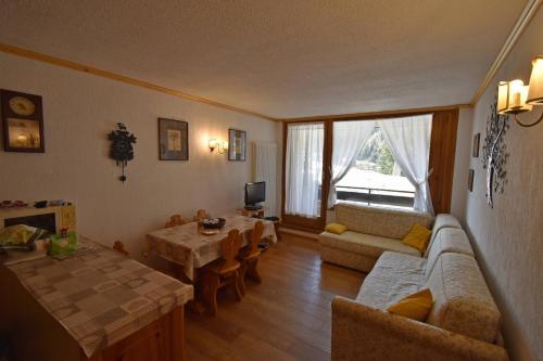 A seating area at Hofer Apartment