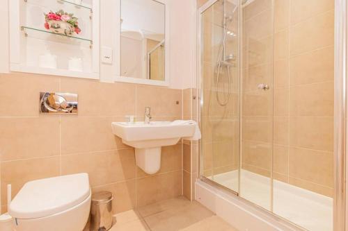 Afbeelding uit fotogalerij van Modern and chic city centre apartment with parking in Oxford