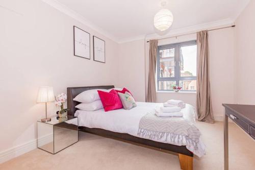 Gallery image of Modern and chic city centre apartment with parking in Oxford