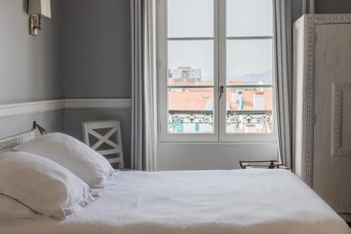 Postel nebo postele na pokoji v ubytování Hotel Saint Julien
