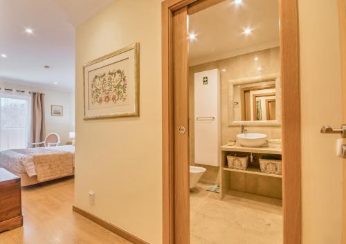 a bathroom with a toilet and a sink at Casa D'Olga in Lagos
