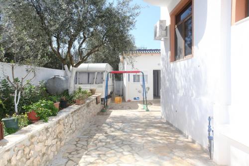 Το κτήριο όπου στεγάζεται  το διαμέρισμα