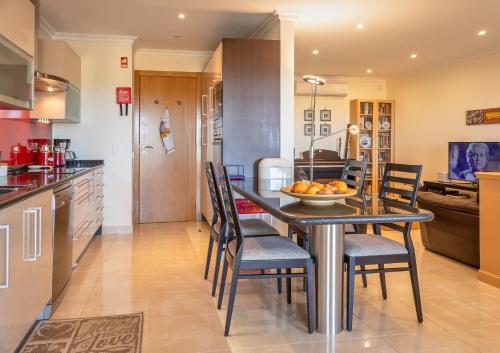 a kitchen with a table with a bowl of fruit on it at Casa D'Olga in Lagos