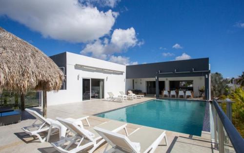 Φωτογραφία από το άλμπουμ του Luxe gezinsvilla met zeezicht Jan Thiel villa Grey Noble σε Jan Thiel