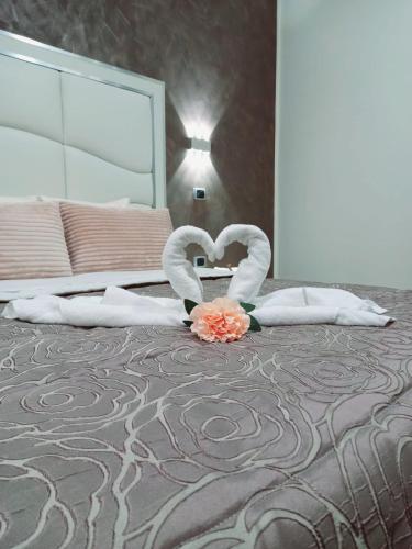 a bed with two swans made to look like hearts at Royal Dreams in Caserta