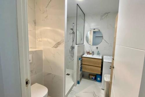 Koupelna v ubytování T2 Océan à 2 minutes à pied pour 4 + parking