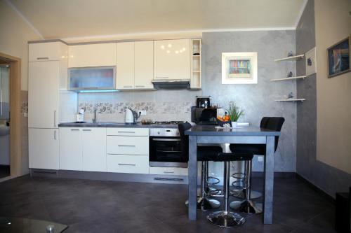Kuchyňa alebo kuchynka v ubytovaní Apartment del Mar Vinišće