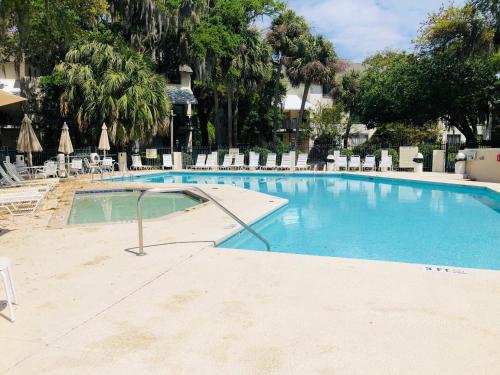 Gallery image of Springwood Villas with pool excess half a mile from beach in Hilton Head Island