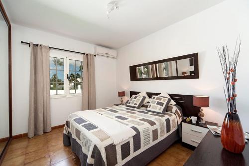 A bed or beds in a room at Villa Noruega by Villa Plus