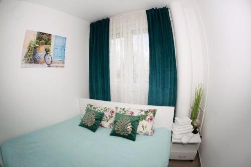 Кровать или кровати в номере Apartman Lucija