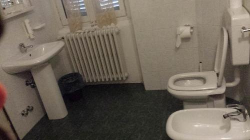 Un baño de Nouveau Mirabeau