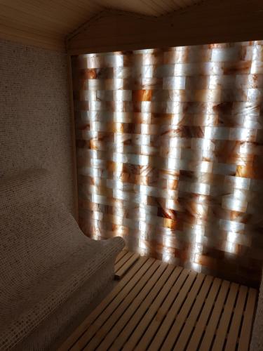 a bedroom with a window with a wooden blinds at Apartman Esperanza in Vrnjačka Banja
