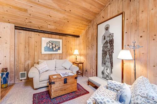 Ένα ή περισσότερα κρεβάτια σε δωμάτιο στο Cozy Cottage by the Sea