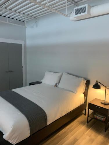 Katil atau katil-katil dalam bilik di Station 1 by Terra Hospitality