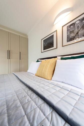 a bedroom with a large bed with white sheets at Balans Studio Old Town in Gdańsk