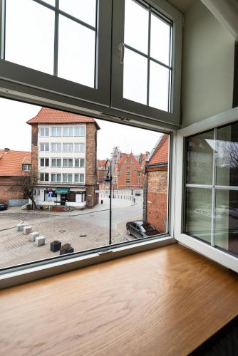 an empty room with a large window looking out at a street at Balans Studio Old Town in Gdańsk