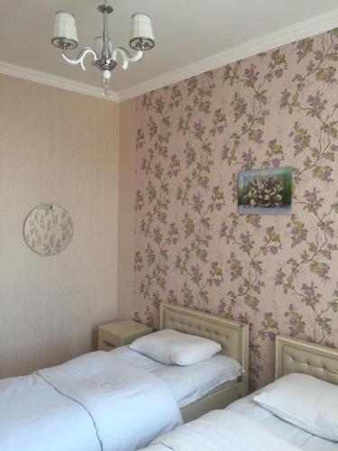 Кровать или кровати в номере Pool Garden Qabala