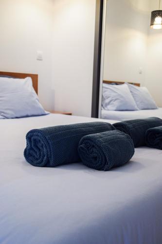 two beds with blue towels laying on top of them at Aurora Sky in Porto