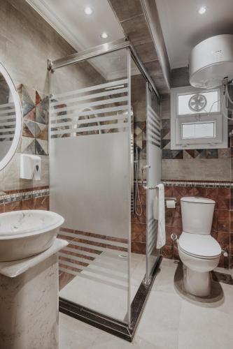 Pyramids Planet Hotel पर एक बाथरूम