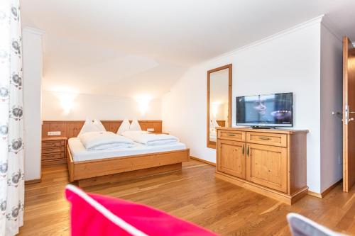 Postel nebo postele na pokoji v ubytování Feriengut Ottacherhof - Active Family Holiday in central Hollersbach