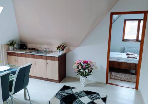 Posteľ alebo postele v izbe v ubytovaní Müezzin Apartman