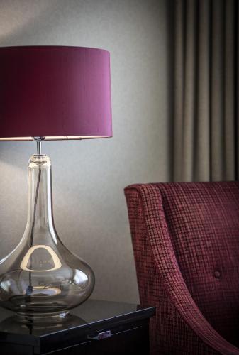 Ruang duduk di The Bristol Hotel