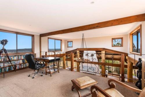 Χώρος καθιστικού στο Casa Del Rio - LJHooker Yamba