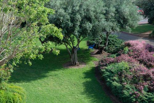 an overhead view of a park with trees and bushes at Shefayim Kibbutz Hotel in Kibbutz Shefayim