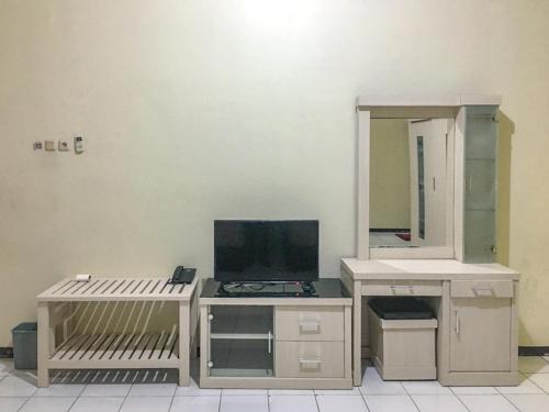 Televisyen dan/atau pusat hiburan di SMESA Edotel Syariah Surabaya Mitra RedDoorz