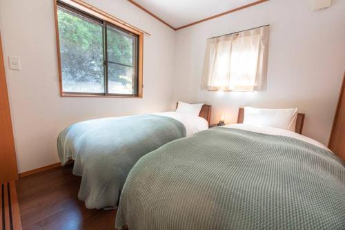 Una cama o camas en una habitación de 南熱海あじろハウス