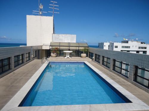 a swimming pool on the roof of a building at Portal dos Navegantes Apartment in Recife