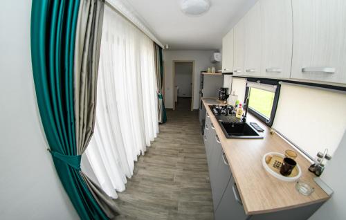 a room with a desk with a laptop on it at apart bun in Oradea