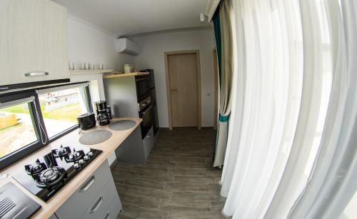 a kitchen with a stove and a window at apart bun in Oradea