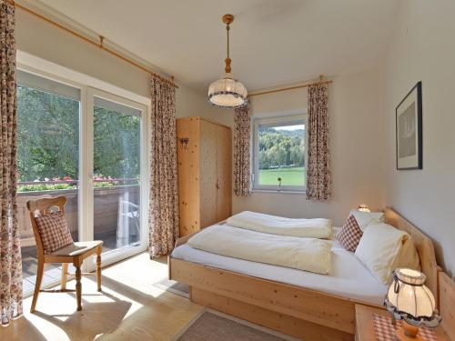 Postel nebo postele na pokoji v ubytování Rosenhof am See Ferienwohnung Seerosensuite