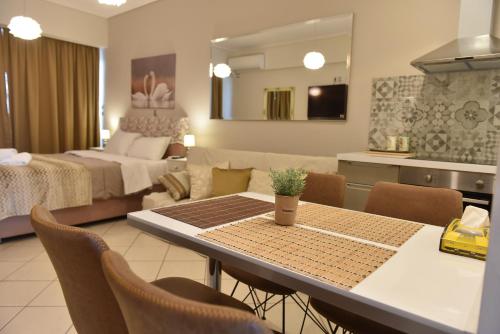 Posteľ alebo postele v izbe v ubytovaní Cozy Luxury Apartment in the Heart of Athens 8-2