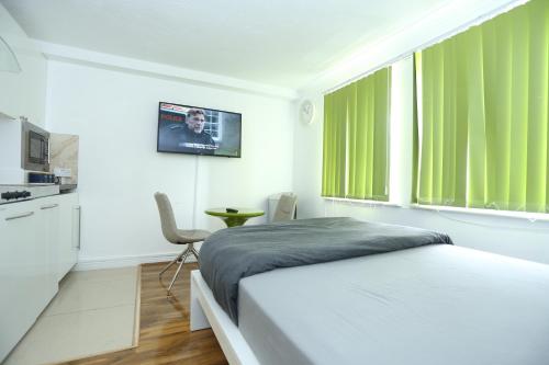 A bed or beds in a room at Lytham Studio 