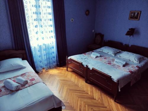 a bedroom with two beds and a window at Guest House on Kostava 23 in K'obulet'i