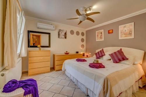 Postel nebo postele na pokoji v ubytování Villa Atlas by Villa Plus