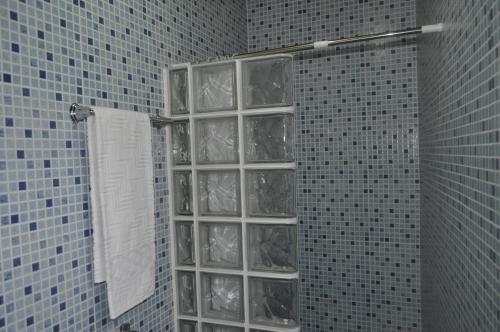 Casa dos Antunes tesisinde bir banyo