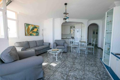 La Buena Vida, by Comfortable Luxury
