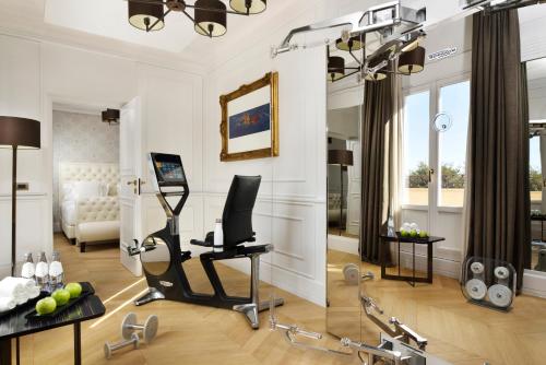 
The fitness center and/or fitness facilities at Hotel Splendide Royal - Small Luxury Hotels of the World
