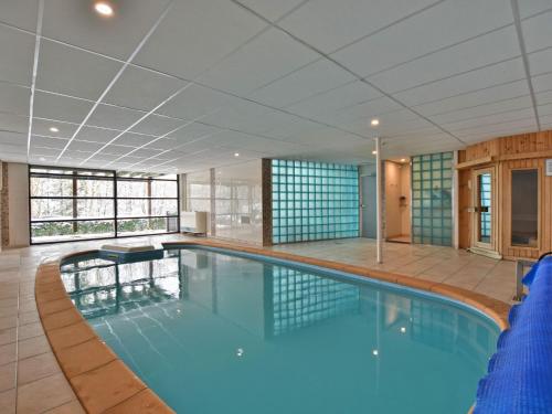 Swimming pool sa o malapit sa Holiday home with indoor pool and sauna