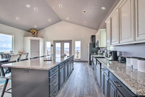 Η κουζίνα ή μικρή κουζίνα στο Spacious Home with Mtn Views 2 Mi to Bear Lake!