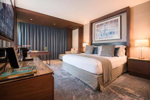 TV a/nebo společenská místnost v ubytování InterContinental Lisbon by IHG