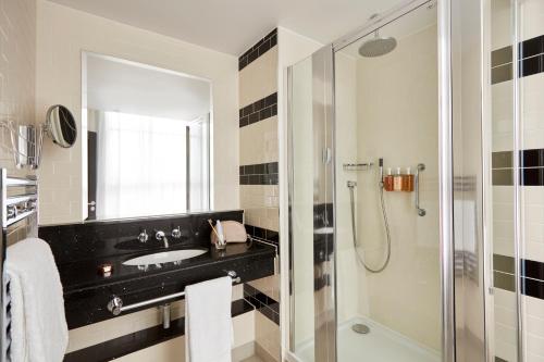 The Clermont London, Victoria Image
